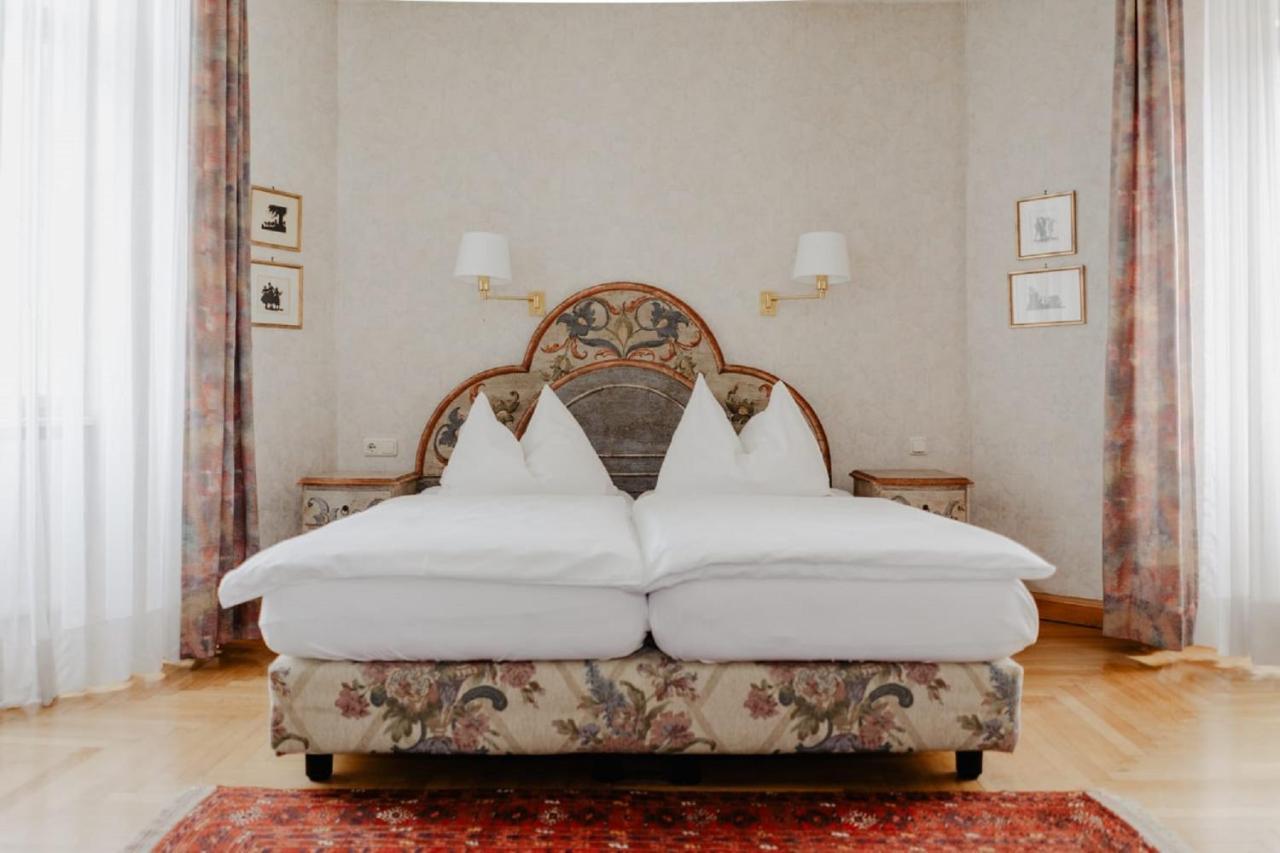 Hammer Hotel