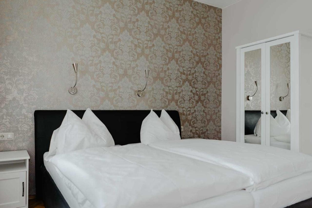Hammer Hotel 2*